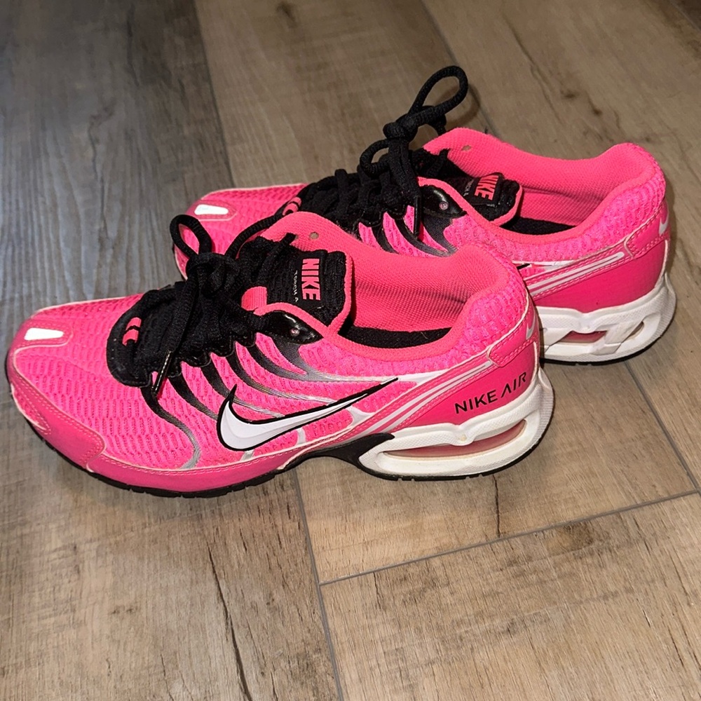 Hot pink Nike Torch 4